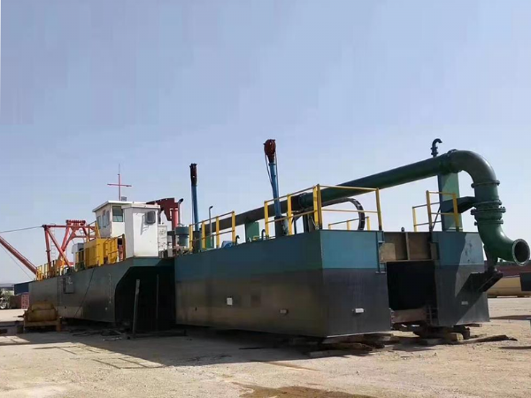 Dredging dredger