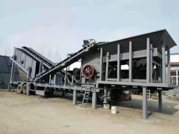 Mobile crushing station